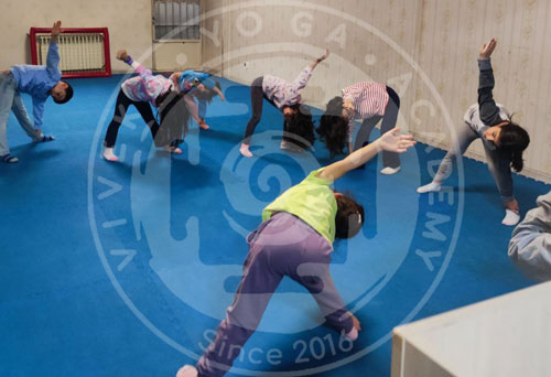 آموزش وضعیت مثلث در یوگا