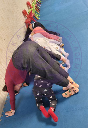 سگ سر پایین در یوگا 