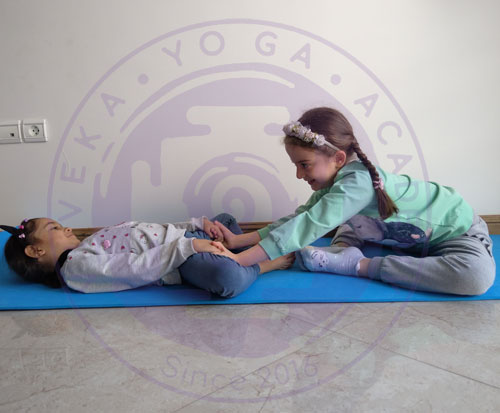 آموزش بازی پروانه دونفره روبه‌رو برای کودکان | روبه‌رو