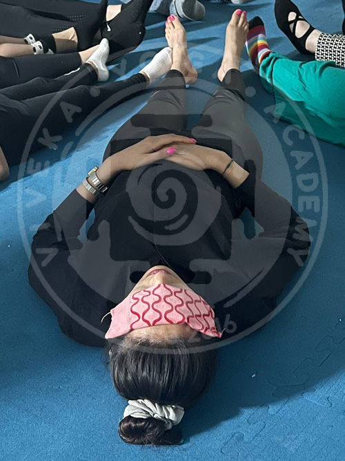 مدیتیشن کودک و والدین در آموزش یوگانیدرا