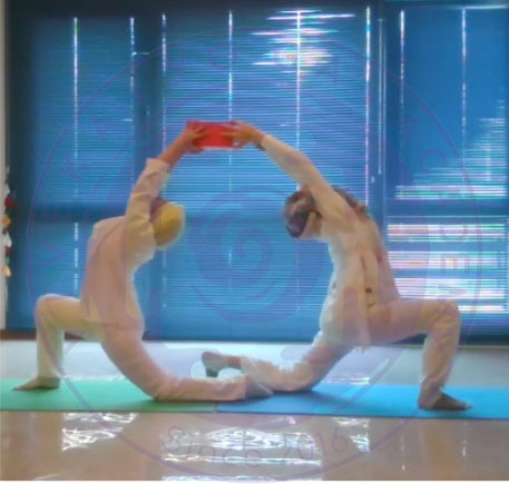 آموزش بازی نیمهماه بازیگوش به کودکان